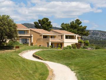 Gîte pour 4 personnes, avec balcon/terrasse et piscine, animaux acceptés à Saumane-de-Vaucluse