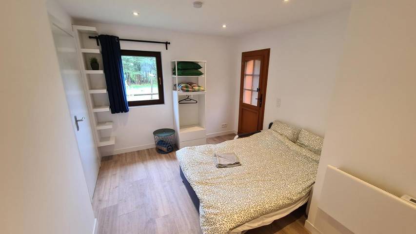 Gîte pour 2 personnes, avec terrasse ainsi que jardin et vue dans Les Bossons - 4