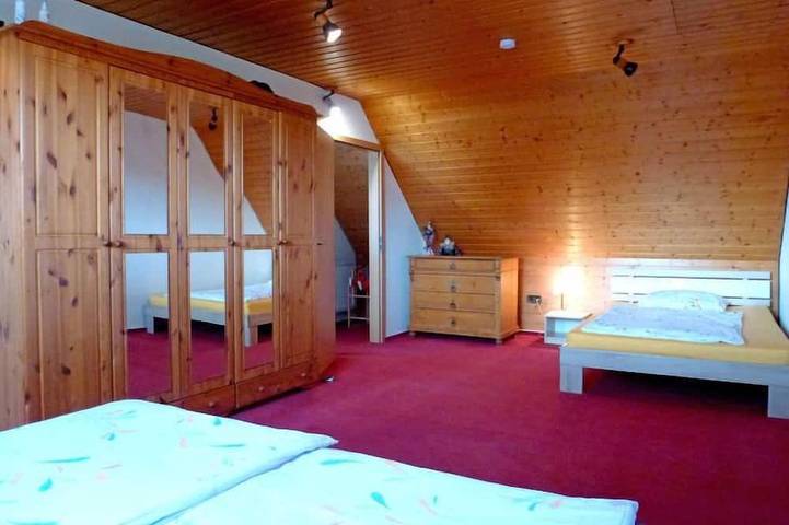 Ferienhaus für 6 Personen, mit Balkon/Terrasse und Terrasse sowie Garten in Hüfingen - 3