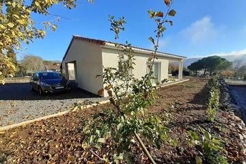 Cottage pour 4 personnes, avec terrasse et jardin à Lussas