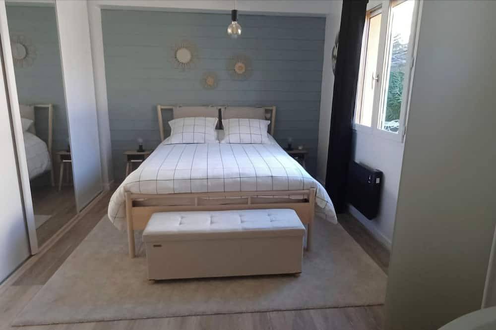 Charming single-storey house with swimming pool in a Provencal village in Fuveau, Mittelmeerküste (Frankreich)