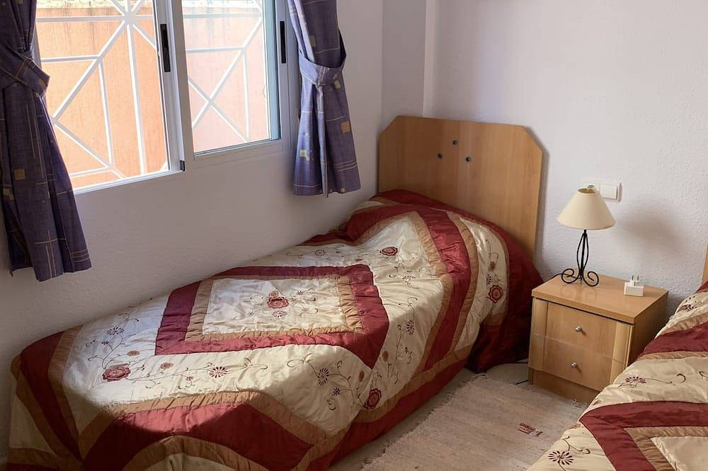 Spacieux Quatre-chaussée de luxe Torrevieja Villa, mer et vue sur le parc, connexion Wi Fi. in Las Calas, Torrevieja