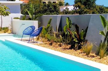 Gîte pour 5 personnes, avec piscine dans Estoi