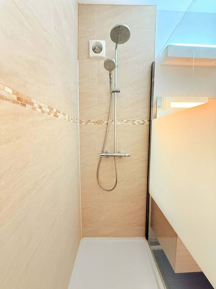 Appartement entier, Stay in the Heart of Brussels – Steps from Grand Place & Manneken Pis in Bruxelles, Région de Bruxelles