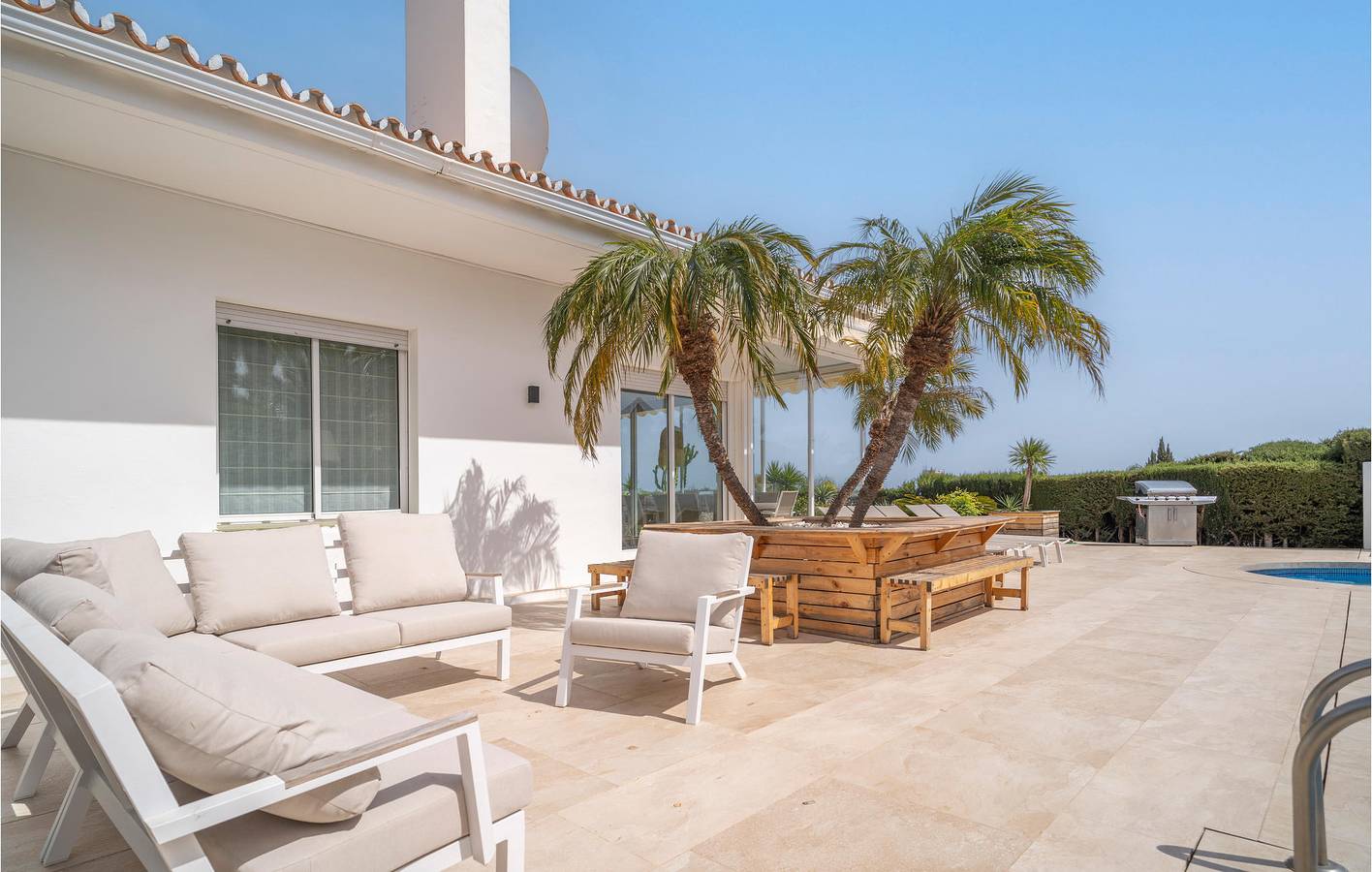 Gemütliches 1km Strand Apartment mit Parkplatz & Pool in Marbella Ost, Marbella