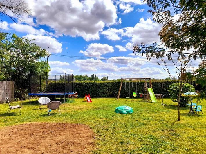Gîte pour 4 personnes, avec piscine ainsi que jardin et vue à Saint-Germain-et-Mons - 2