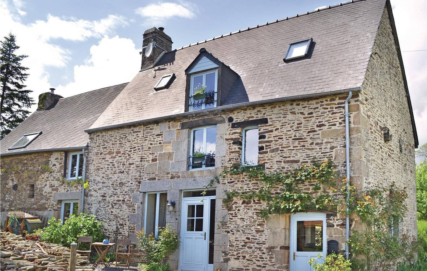 Apt de 165m2 avec parking, jardin et vue sur la rivière in Sougéal, Région de Saint-Malo