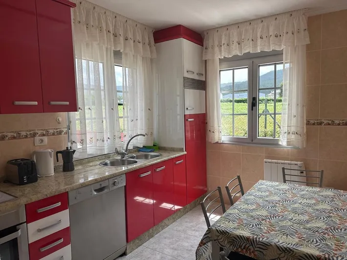 Casa de vacaciones para 4 personas, con vistas además de terraza y jardín, Se admiten mascotas - 1