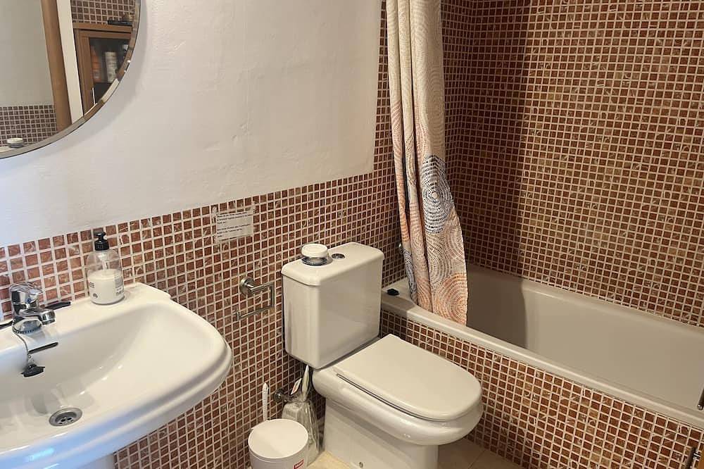 Entire apartment, Beautifully positioned south facing on secure well kept complex and gardens in Cala Bona, Son Servera