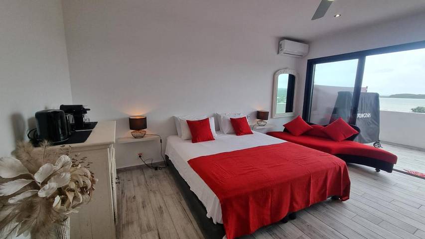 Chambre d’hôte pour 2 personnes, avec vue ainsi que terrasse et piscine