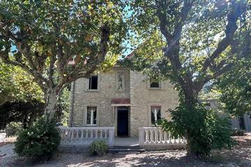Gîte pour 8 personnes, avec piscine et jardin à La Touche
