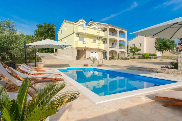 Villa für 12 Personen, mit Sauna und Garten sowie Terrasse, mit Haustier in Zadar