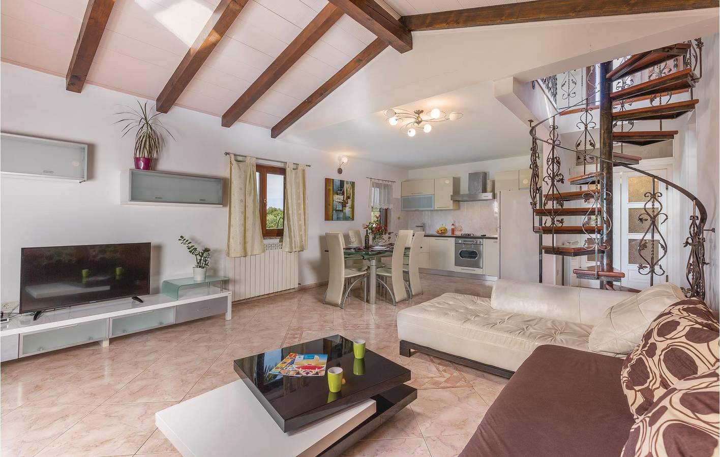 Geräumige 2-Zimmer-Wohnung mit Pool, 2 km vom Strand entfernt in Novigrad, Umag und Umgebung