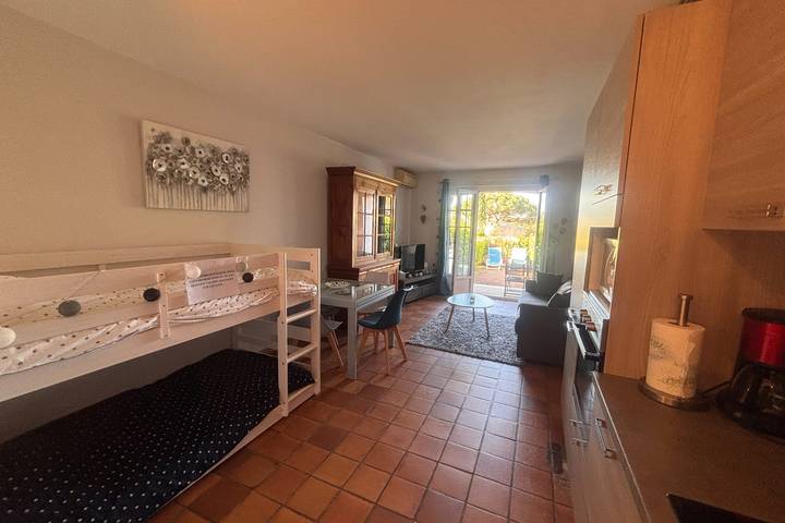 Gîte pour 4 personnes, avec jardin, adapté aux familles dans Port Santa-Lucia - 2