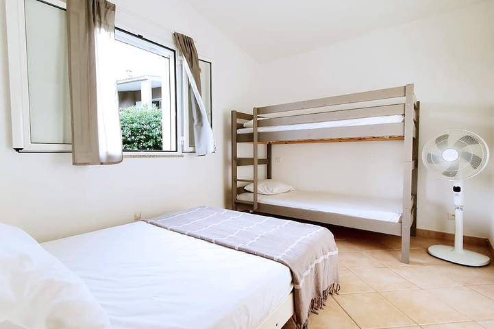 Villa pour 8 personnes, avec balcon ainsi que jardin et piscine, animaux acceptés à Figari - 4