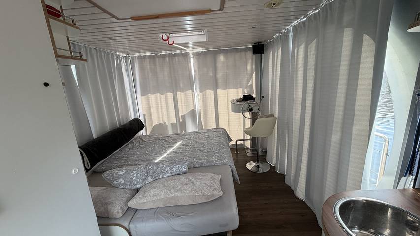 Hausboot 'Monpti - Hausboot Seeliebe' mit Seeblick und privater Terrasse in Templin, Barnimerland Region