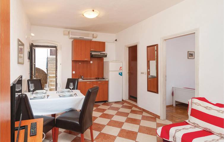 Ganze Ferienwohnung, Apartment am Meer mit WLAN, Klimaanlage und Parkplatz in Pucisca in Pucisca, Brac