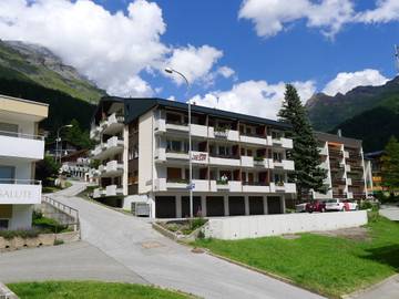 Gîte pour 4 personnes, avec balcon ainsi que jardin et vue à Loèche-les-Bains