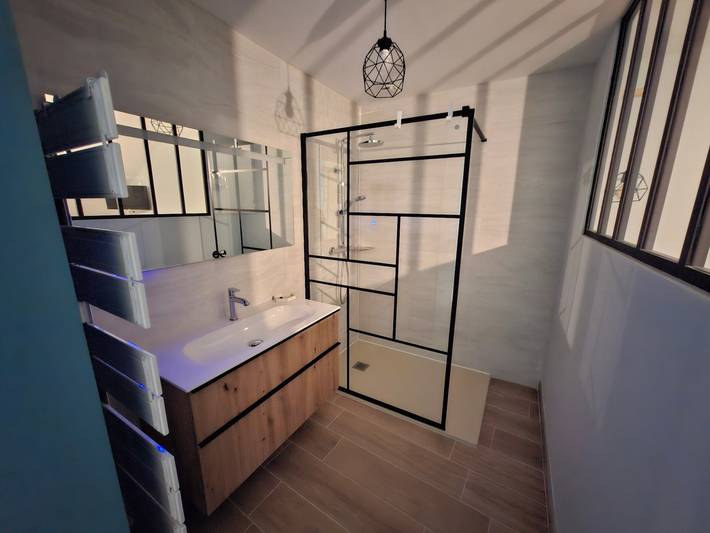 Zimmer 'Chambre Bleue' mit Gemeinschaftsterrasse, Gemeinschaftsgarten und WLAN in Bussières-lès-Belmont, Champsevraine