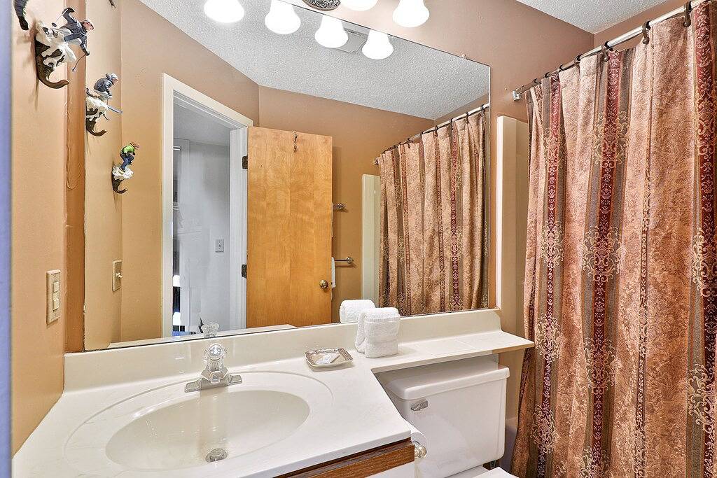 Vacation Apartment for 4 Guests in Ludlow, Okemo Mountain
