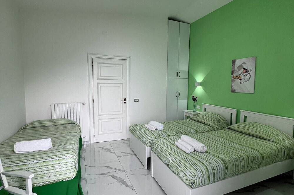 Apartamento entero, Apartamento con piscina y vista impresionante al Golfo di Napoli in Pimonte, Montes Lattari