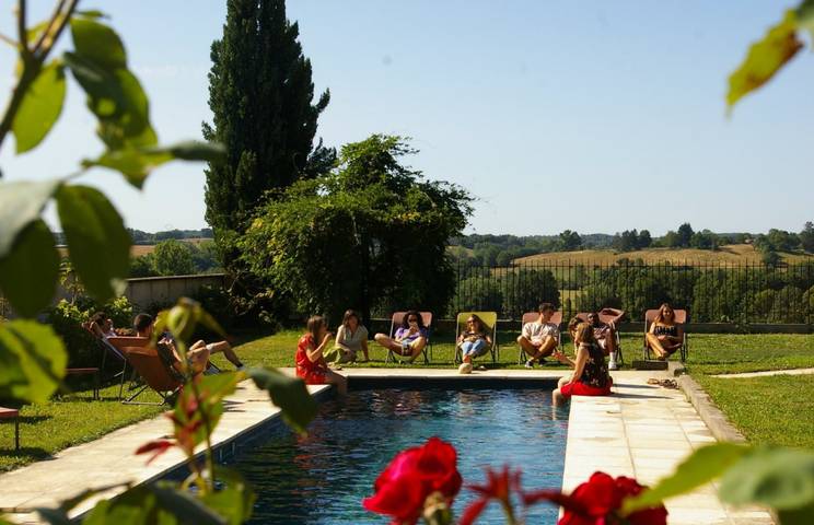 Gîte pour 19 personnes, avec piscine et jardin ainsi que terrasse et sauna, animaux acceptés à Dompierre-sur-Chalaronne