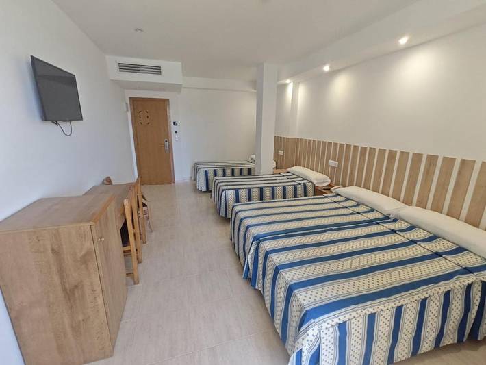 Apartamento para 2 personas, con Terraza además de Jardín y Piscina en Meaño