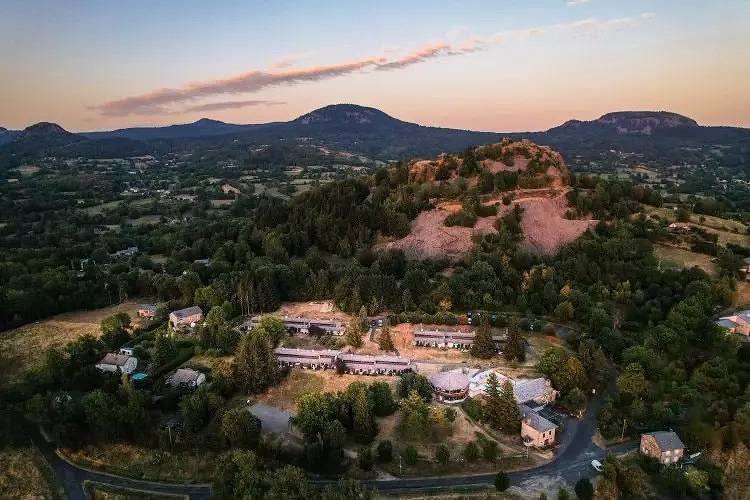 Gîte 2 Pièces 4 personnes in Saint-Julien-Chapteuil, Haute-Loire