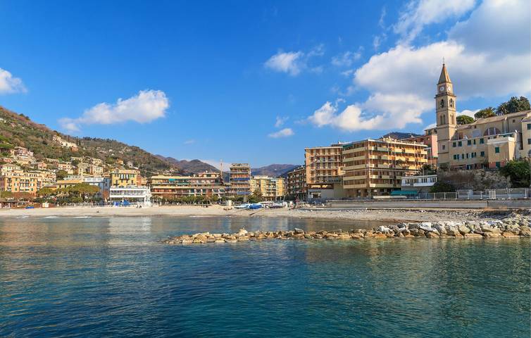 Appartamento intero, Appartamento A/C fronte spiaggia con terrazza e Internet in Bagni Marina, Recco
