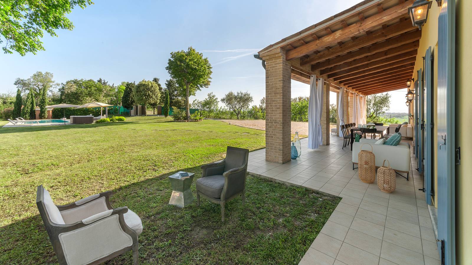Villa Elettra 12+2 in San Costanzo, Valle del Metauro