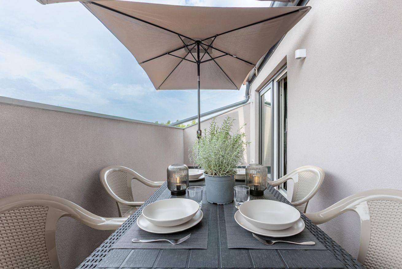 Apartamento entero, Guesthost - Le Agavi - Apt X11 + Garage & Terrace in Ferrara, Provincia de Ferrara