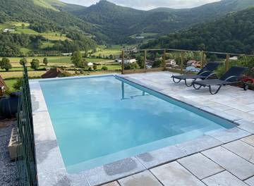 Gîte pour 4 personnes, avec jacuzzi et jardin ainsi que terrasse et piscine, animaux acceptés en Pyrénées-Atlantiques
