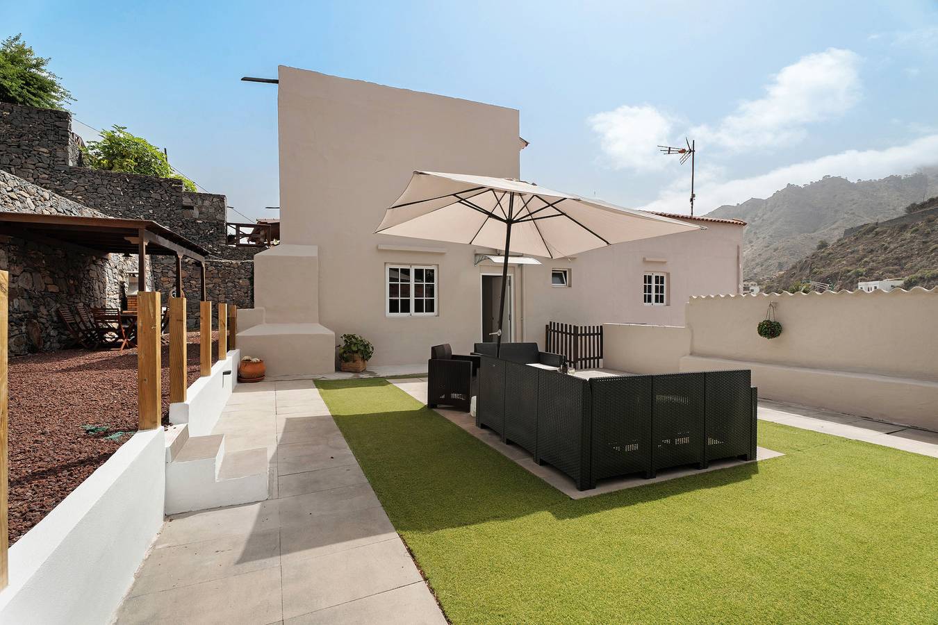 Casa Vacacional 'Tierra Mojada' con Vista a la Montaña, Terraza Privada y Balcón in El Tabaibal, Hermigua