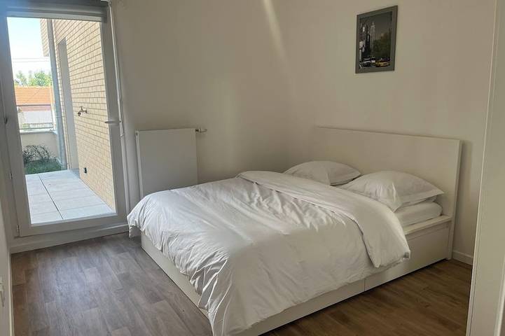 Gîte pour 4 personnes, avec terrasse ainsi que jardin et jacuzzi à Noisy-le-Sec - 2