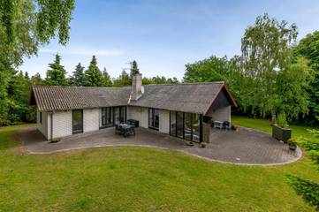 Ferienhaus für 6 Personen, mit Terrasse und Sauna sowie Whirlpool und Garten in Marielyst