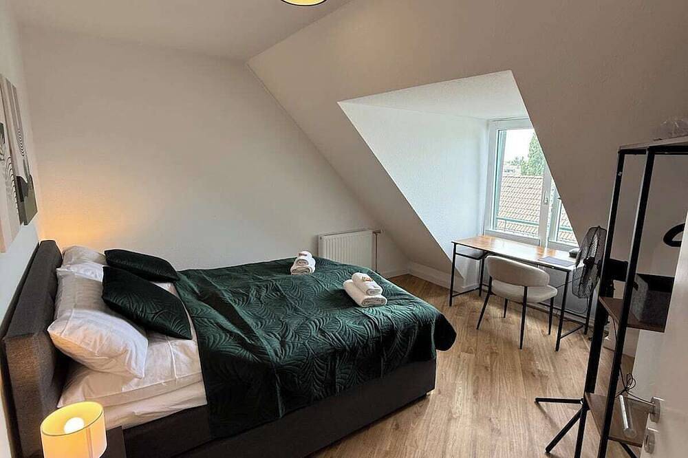Ganze Wohnung, Großzügiges Apartment am Pulheimer Marktplatz (bis 6 Personen) in Pulheim, Rhein-Erft-Kreis