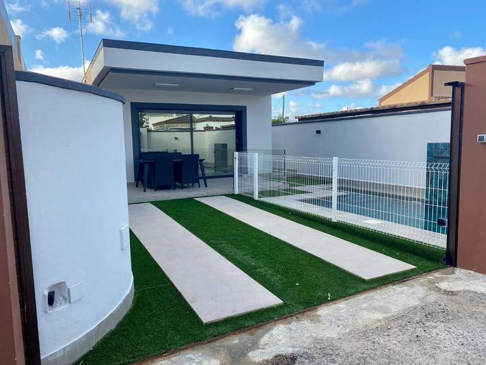 Villa für 3 Personen, mit Whirlpool und Terrasse sowie Garten und Pool in Conil de la Frontera