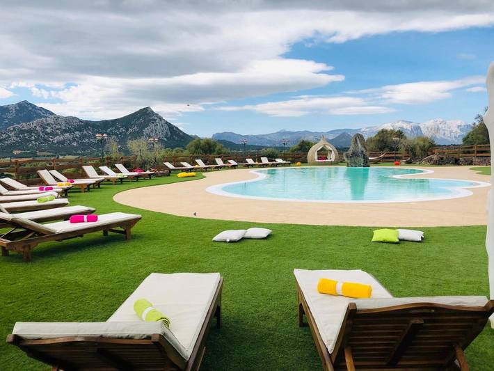 Casa vacanza per 2 persone, con piscina e idromassaggio nonché giardino, adatto a famiglie con bambini in Golfo di Orosei