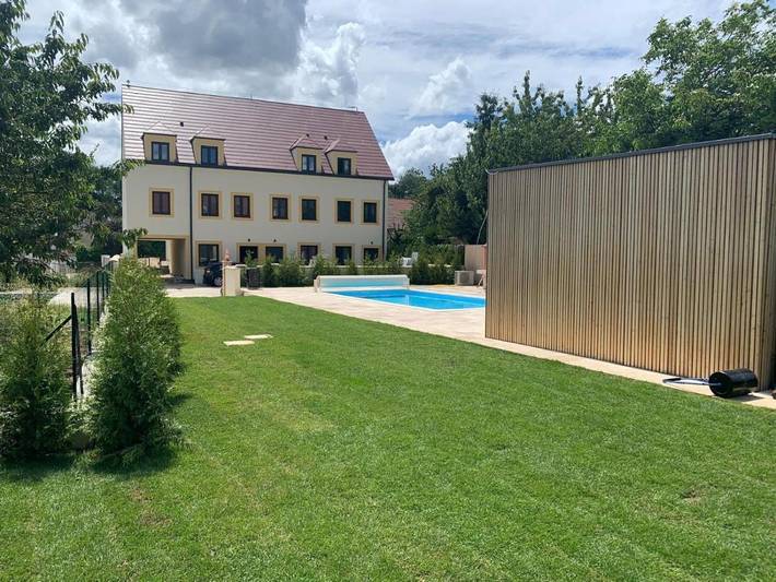 Maison d’hôte pour 4 personnes, avec jardin et terrasse ainsi que piscine et vue