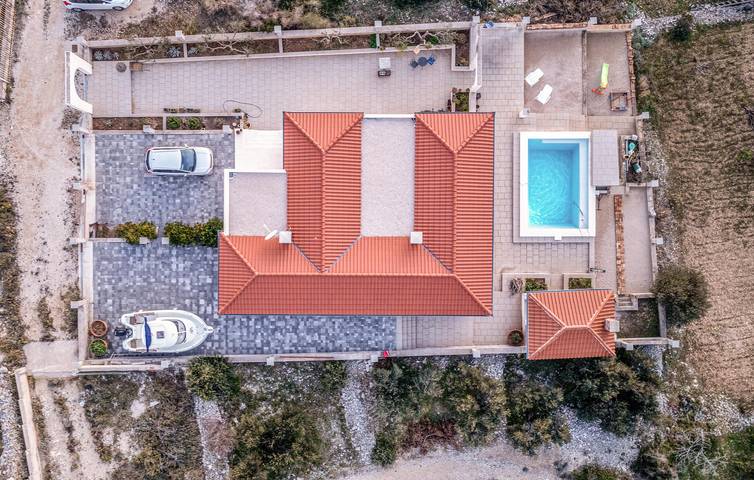 Location de vacances pour 8 personnes, avec terrasse et piscine à Zaboric - 2