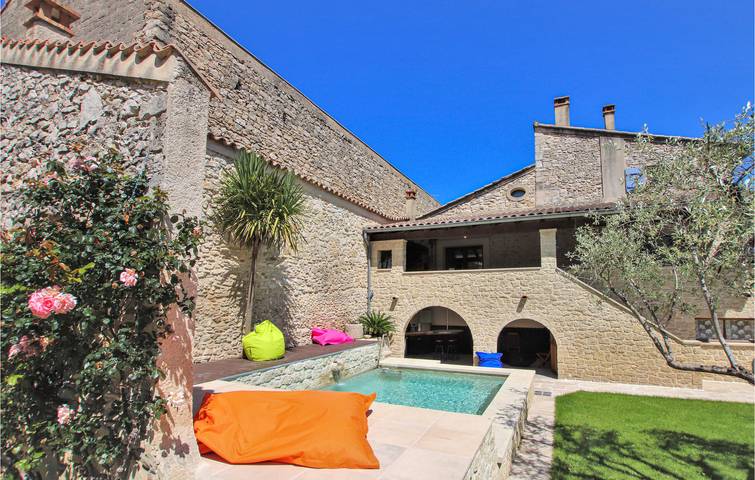 Appartement avec piscine près du centre ville. in Bourg-Saint-Andéol, Privas (arrondissement)