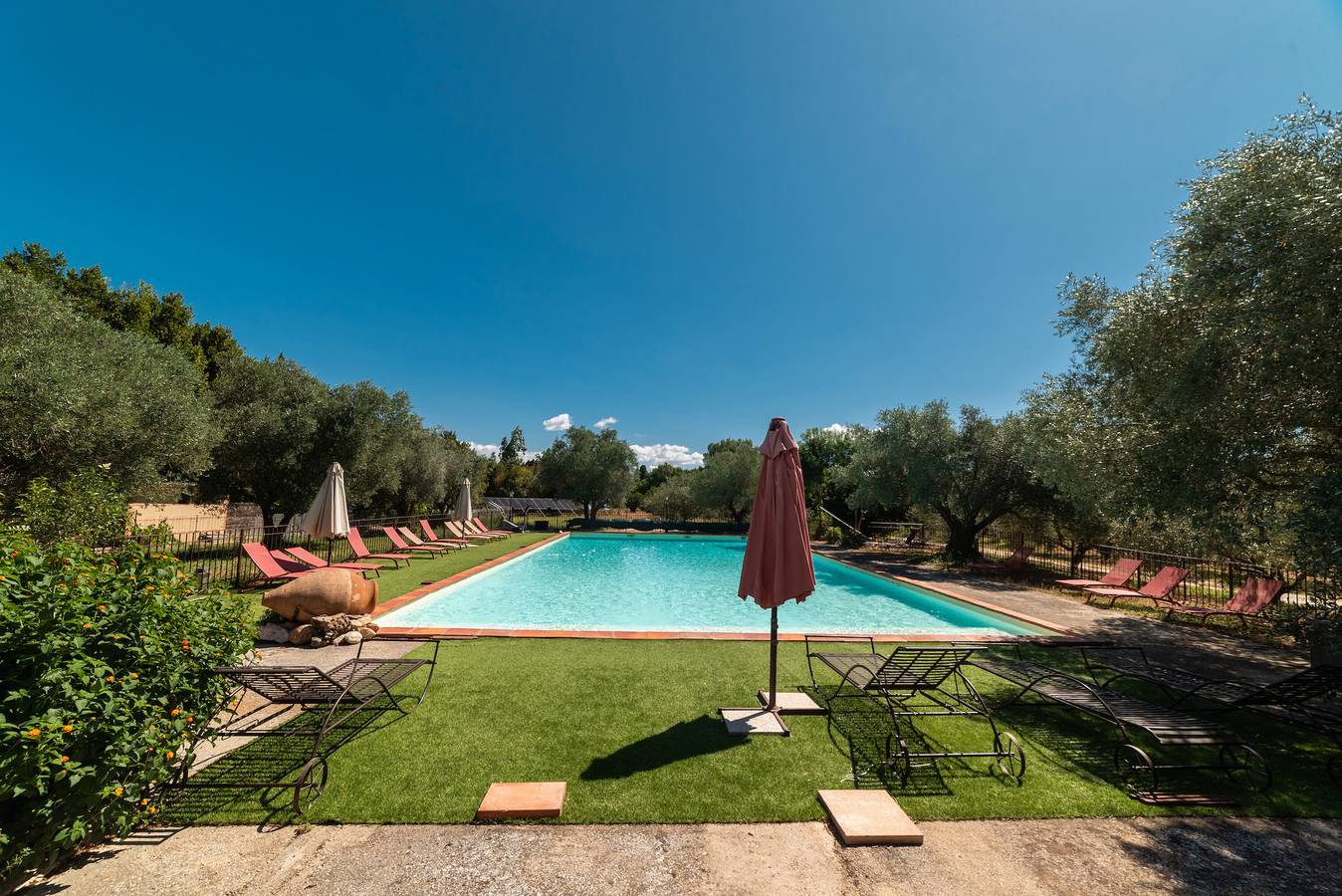 Ferienhaus 'Sardane' mit Bergblick, Gemeinschaftspool und Gemeinschaftsterrasse in Le Soler, Perpignan und Umgebung