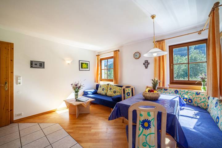Entire apartment, Apartment 'Rieglhof Geiernest' with Mountain View, Garden & Wi-Fi in Graun, South Tyrol