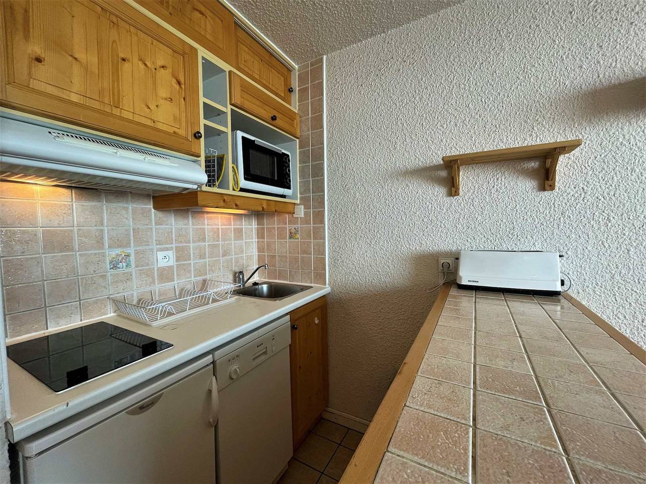 Entire apartment, Ski-In/Ski-Out 8-Person Triplex w/ Balcony & Stunning Views in Les Menuires in Les Menuires, Saint-Martin-de-Belleville