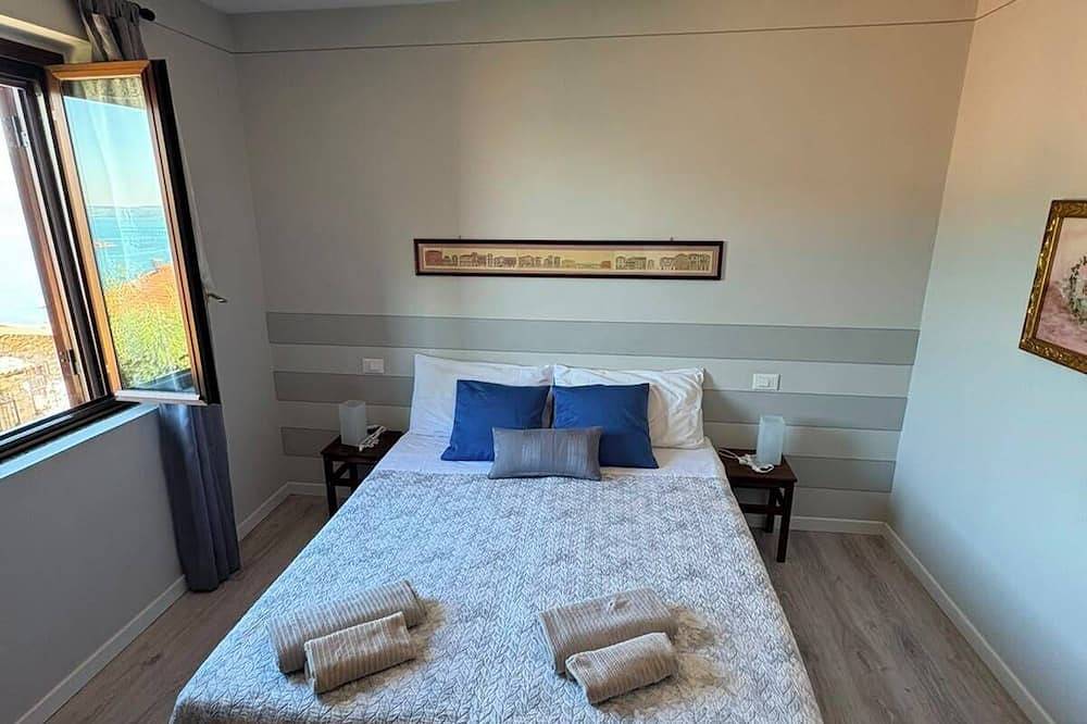 La Casa della Nonna - Zwei Schlafzimmer Haus, Schläft 6 in Sale Marasino, Catena Bresciana Occidentale