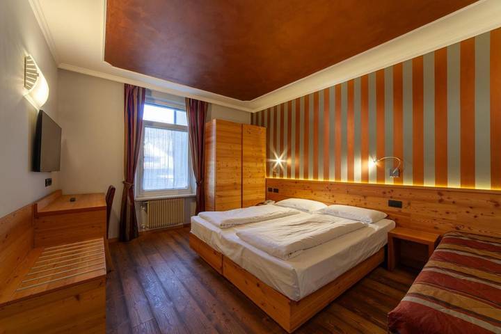 Hôtel pour 3 personnes, avec Terrasse et Jardin à Cles