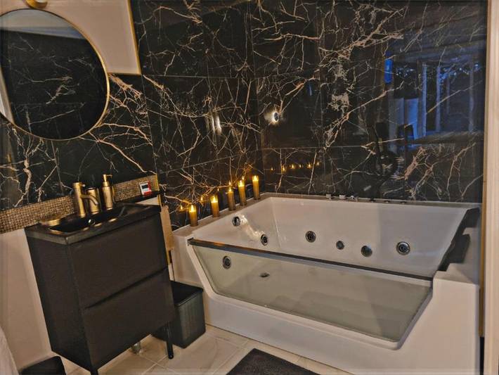 Appartement de vacances pour 2 personnes, avec jardin ainsi que jacuzzi et balcon