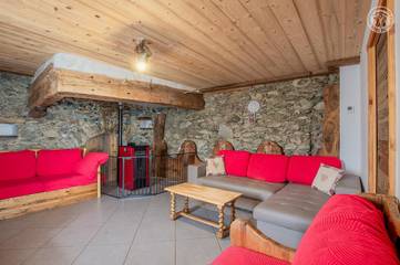 Gîte pour 12 personnes, avec terrasse à Queige