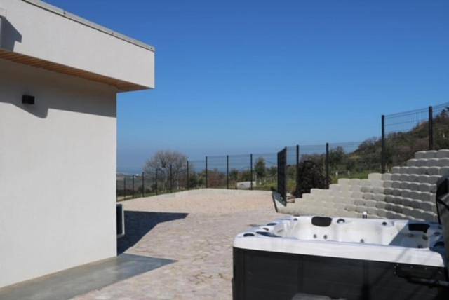 Location de vacances pour 11 personnes, avec piscine ainsi que jacuzzi et jardin à Petacciato - 4