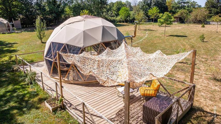 Tente pour 2 personnes, avec jardin et jacuzzi dans l' Ain - 4